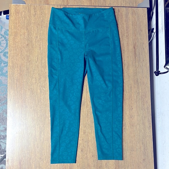 Lilly Pulitzer Pants - Lilly Pulitzer Luxletic like new spruce green blue embossed pocket leggings